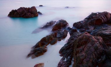 Deniz ve gökyüzü ile doğa manzarası