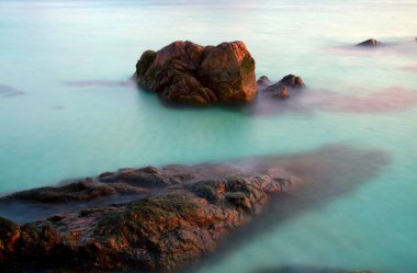 Deniz ve gökyüzü ile doğa manzarası