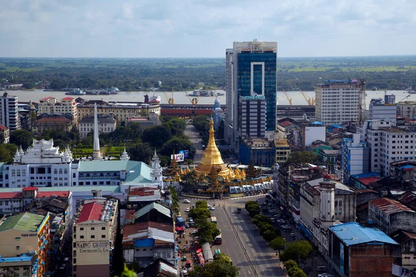 Kilátás Sule Pagoda Körforgalomra Yangon Burma Sule Pagoda Egy Burmai — Stock Fotó