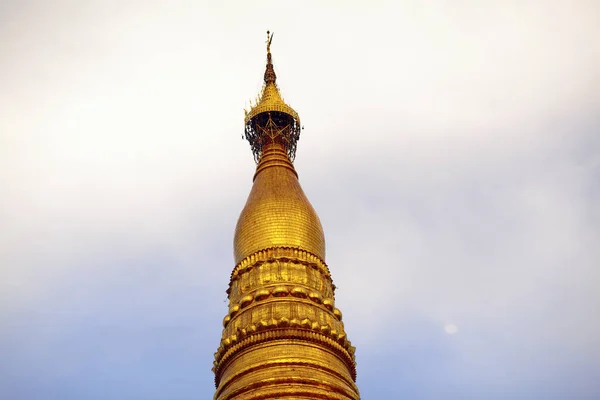 Telhado Dourado Templo Budista — Fotografia de Stock