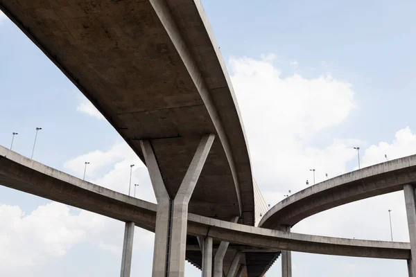 Över Bron Staden Låg Vinkel — Stockfoto