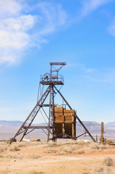 Staré zařízení minig zlata městě, nevada — Stock fotografie