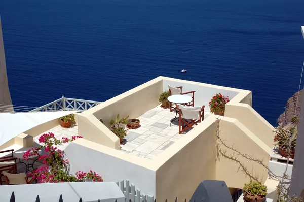 在希腊的圣托里尼岛上的露台 — 图库照片