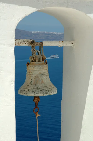 Campana della chiesa sull'isola di Santorini — Foto Stock