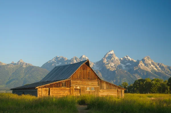 Iconic scene of old Moulton Mormon wooden barn — Stock Photo, Image