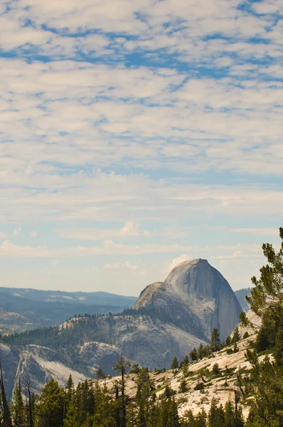 Dome mountain in Yodemite National park — Stock Photo, Image