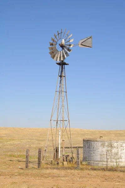Wind powered water pump — Stock Photo, Image