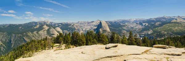 Half Dome e Yosemite Valley — Foto Stock