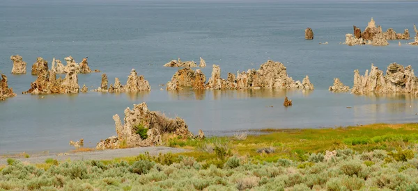 Panorama of tufas at Mono lake — Stock Photo, Image