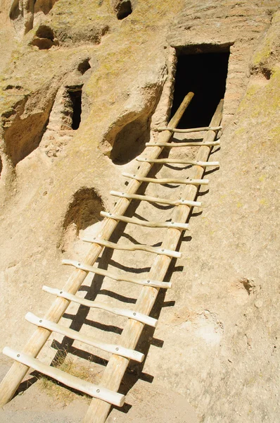 Reconstructed ladder into the entrance of a Kiva — Stock Photo, Image