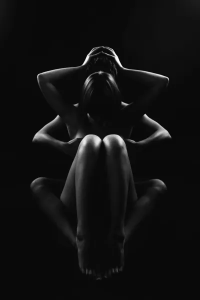 Contours of the female body on a dark background — Stock Photo, Image