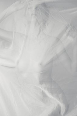 Beyaz doku ile güzel bir kadın