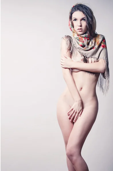 Beautiful naked girl in a beautiful scarf — Stock Photo, Image