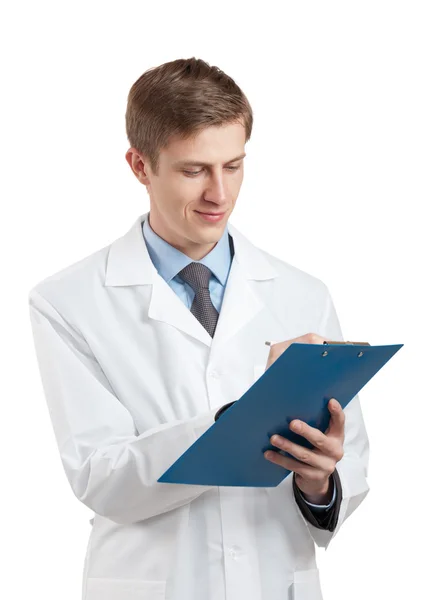 Doktor v bílém plášti a s schránky — Stock fotografie