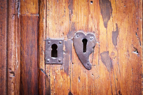 Puerta con dos cerraduras, en forma de corazón Imagen De Stock