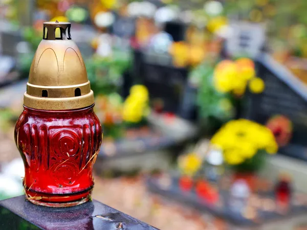 Candle and tombs at cemetery — Stock Photo, Image