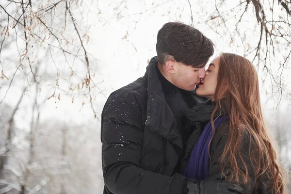 Lovely Kisses Gorgeous Young Couple Have Good Time Together Snowy — Stock Photo, Image