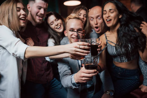 Immagina Ogni Giorno Fosse Fine Settimana Gruppo Giovani Amici Che — Foto Stock