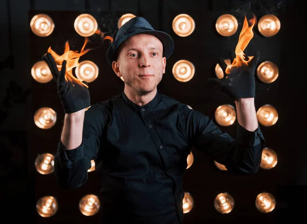 Professional Illusionist Black Hat Shirt Glowes Playing Fire — Stock Photo, Image