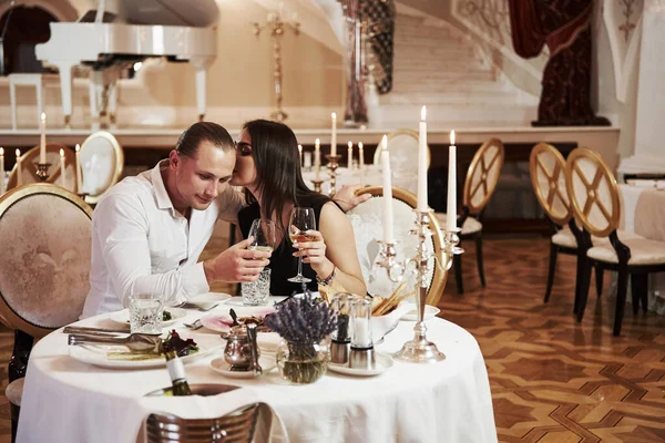 Laat Één Ding Vertellen Mooi Koppel Hebben Romantisch Diner Luxe — Stockfoto