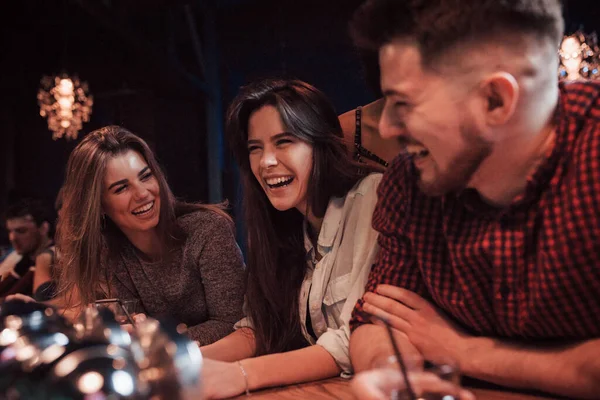 Discutez Semaine Dernière Belle Jeunesse Faire Fête Avec Alcool Dans — Photo