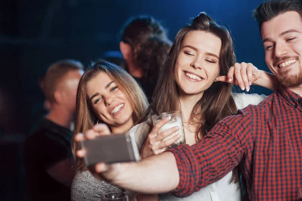 Holding Milkshake Friends Taking Selfie Beautiful Nightclub Drinks Hands — стоковое фото