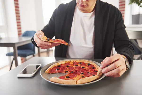 Heerlijk Product Eten Foto Van Bereide Heerlijke Pizza Met Worstjes — Stockfoto