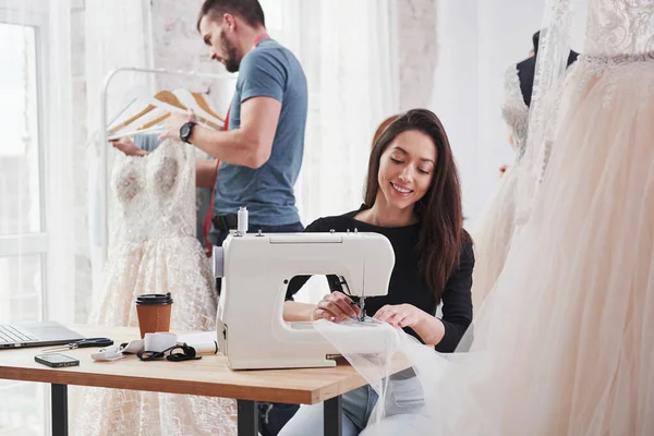 Importante Amar Trabajo Diseñadora Moda Femenina Trabaja Ropa Nueva Taller —  Fotos de Stock