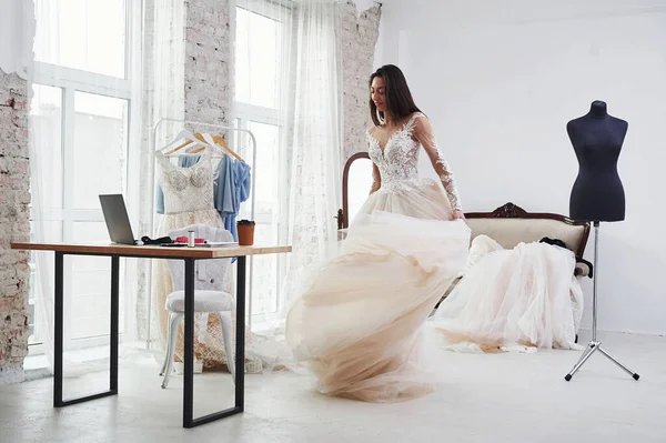 Rolling Herself Process Fitting Dress Studio Hand Crafted Clothes — Stock Photo, Image