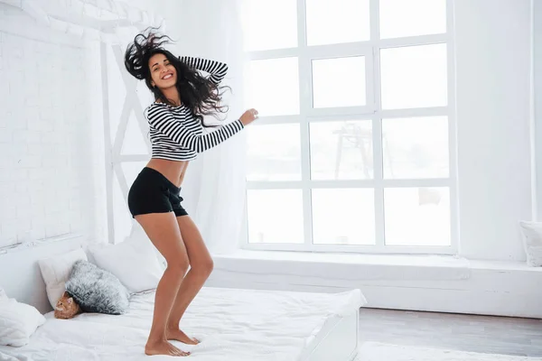 Tatil Zamanı Boş Vakit Gündüz Vakti Yatak Odasında Dans Etmek — Stok fotoğraf
