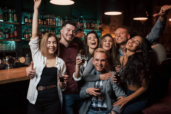 Est Ici Que Commence Fête Belle Jeunesse Amuser Avec Alcool — Photo