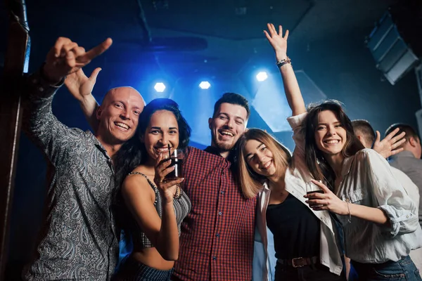 Fromage Belle Jeunesse Faire Fête Avec Alcool Dans Boîte Nuit — Photo