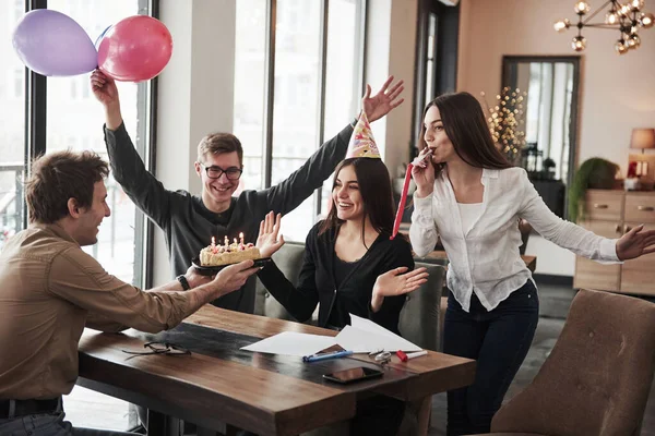 Tua Festa Empregados Faz Anos Hoje Colegas Amigáveis Decide Fazer — Fotografia de Stock