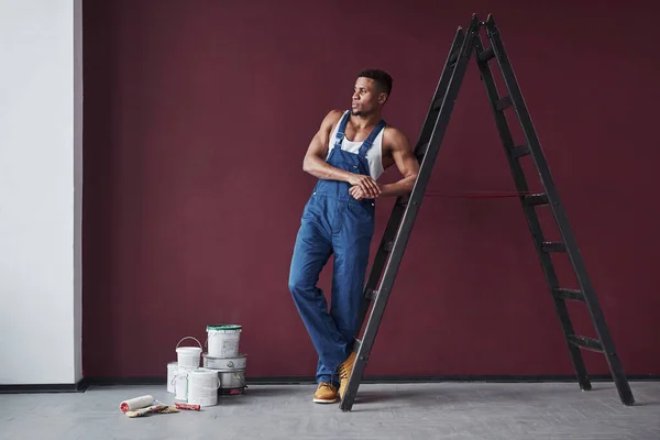 Waiting Paint Dries Young African American Worker Blue Uniform Have — Stock Photo, Image