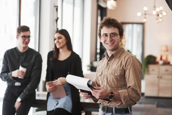 Manager Smiling Group Students Eyewear Standing Learning Room Daytime — Foto Stock