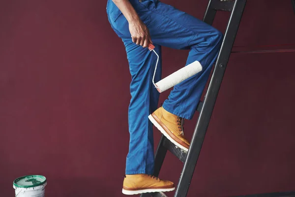 Facciamolo Giovane Afro Americano Lavoratore Uniforme Blu Hanno Qualche Lavoro — Foto Stock