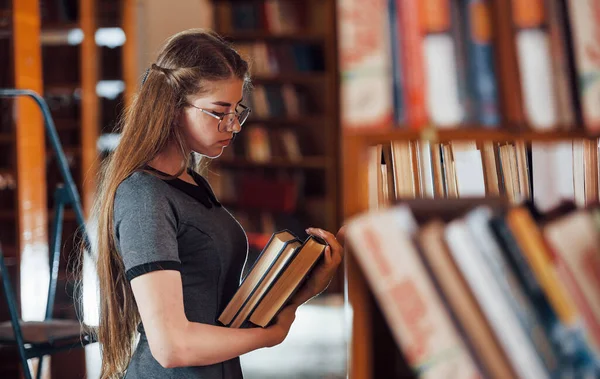 Feels Tired Female Student Library Full Books Conception Education — Stock Photo, Image
