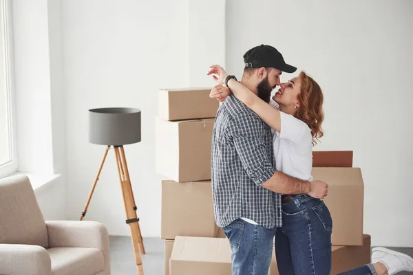 Nabijheid Liefde Gelukkig Stel Samen Hun Nieuwe Huis Beweging — Stockfoto