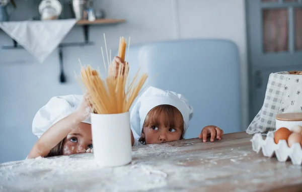 Having Fun Spaghetti Family Kids White Chef Uniform Preparing Food — Stock Photo, Image