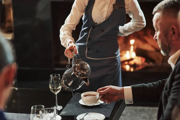 Warm Atmosphere Female Waiter Pouring Hot Tea White Cup Friends — 图库照片