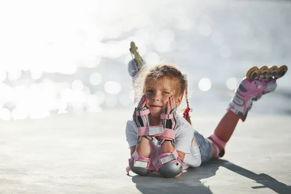 Lying Cute Little Girl Roller Skates Outdoors Lake Background — Stock Photo, Image