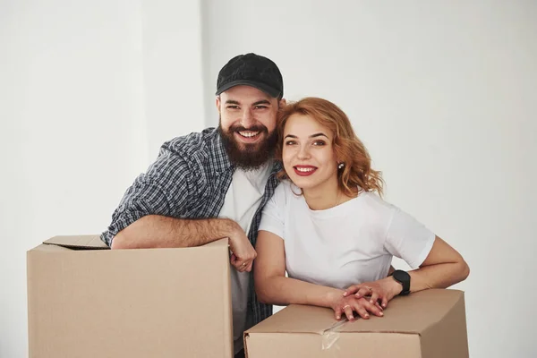Oprechte Glimlach Gelukkig Stel Samen Hun Nieuwe Huis Beweging — Stockfoto