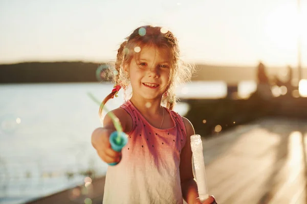 Amazing Sunlight Happy Little Girl Playing Bubbles Lake Park — Stock Photo, Image