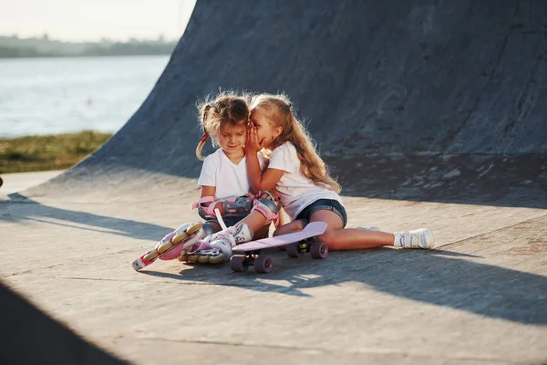 Relaxing Have Conversation Ramp Extreme Sports Two Little Girls Roller — Stock Photo, Image