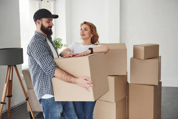 Wees Daar Voorzichtig Mee Gelukkig Stel Samen Hun Nieuwe Huis — Stockfoto