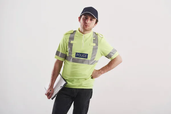 Ich Höre Ihnen Polizist Grüner Uniform Steht Vor Weißem Hintergrund — Stockfoto