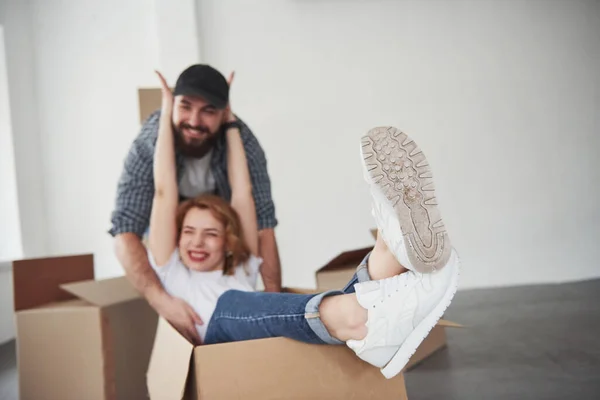 Beschrijf Die Positieve Emoties Niet Gelukkig Stel Samen Hun Nieuwe — Stockfoto