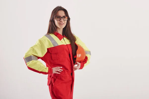 Cutie Las Gafas Mujer Morena Uniforme Color Amarillo Rojo Levanta —  Fotos de Stock