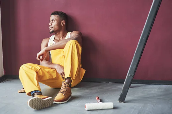 Need Break Young African American Worker Yellow Uniform Have Some — Stock Photo, Image