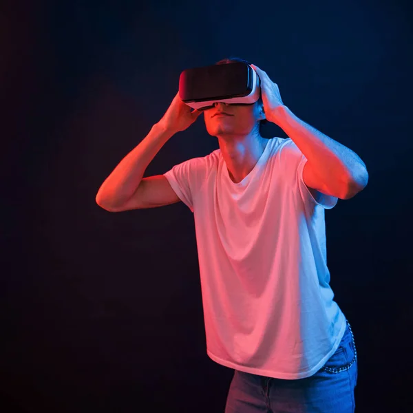 Ich Traue Meinen Augen Nicht Junger Mann Mit Virtual Reality — Stockfoto